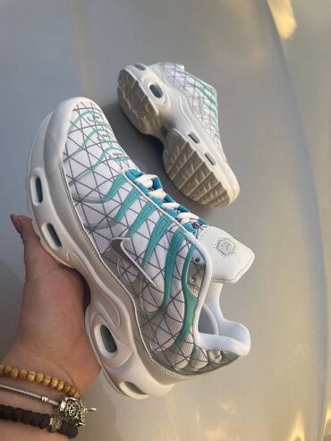 Patike: Nike air max tn patike 

Novo
Brojevi 36 do 46

fb Moja Kupovina 1 — 8