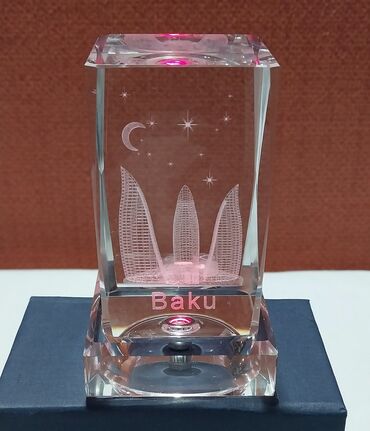 Hədiyyələr: Alov binaları olan suvenir satılır. Bərk şüşədən hazırlanıb, möhkəm — 8