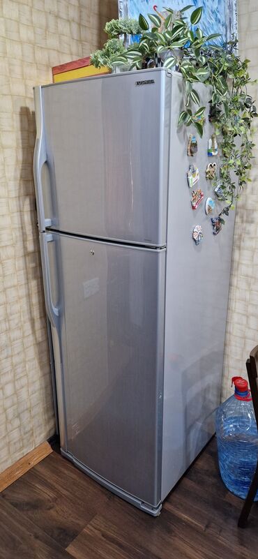 i̇şlenmiş soyducu: Б/у Двухкамерный Toshiba Холодильник цвет - Серебристый