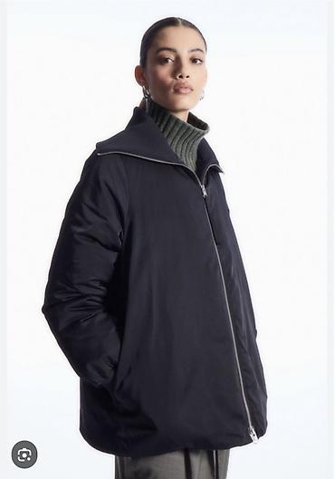 Пуховики и зимние куртки: COS бренд, размер L. Женская утеплённая куртка-оверсайз — 12