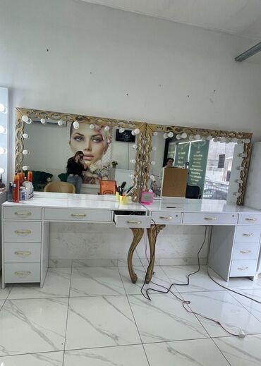 Салонные столы: Новый, Стол для макияжа, С зеркалом