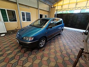 стекол: Toyota Picnic: 1997 г., 2 л, Механика, Газ, Минивэн — 1