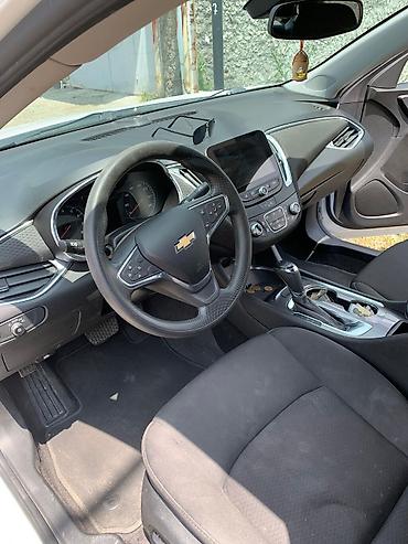 guzgu: Chevrolet Malibu sedan – ağ rəng Əsas xüsusiyyətlər: - Kuzov: 4 — 5