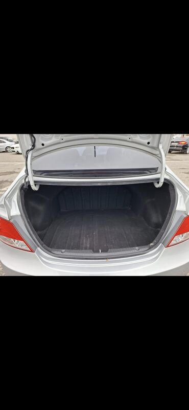 Hyundai: Hyundai Accent: 1.6 l | 2016 il Sedan — 12