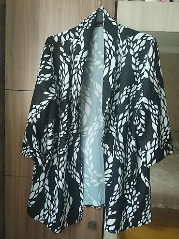 Qadınlar üçün yüngül kimono/kardiqan - Rəng və naxış: qara fon lalafo.az -da Qadınlar üçün yüngül kimono/kardiqan - Rəng və naxış: qara fon