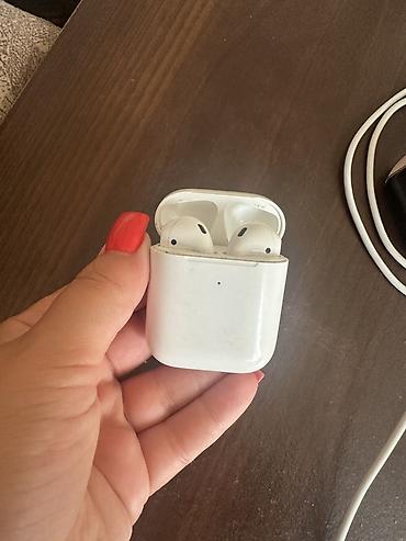 iphone qulaqliq: Apple AirPods (1-ci nəsil) simsiz qulaqlıq Xüsusiyyətlər: - Şarj — 1