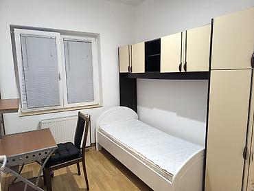 Izdajem jednokrevetnu sobu u centru Kragujevca za studente U cenu su