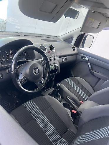 места: Volkswagen Caddy: 2013 г., 1.2 л, Механика, Бензин, Универсал — 7