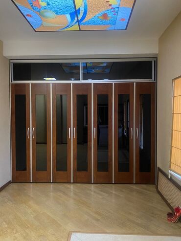 Həyət evləri və villaların satışı: Şəhər mənzərəsinə açılan balkonları olan möhtəşəm fasadlı 4 mərtəbəli — 44