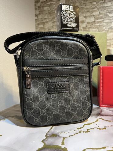 kişi kaşloku: Çiyin çantası, Gucci, Yeni