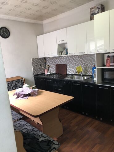 киргшелк дом: 85 м², 3 комнаты, Свежий ремонт Кухонная мебель
