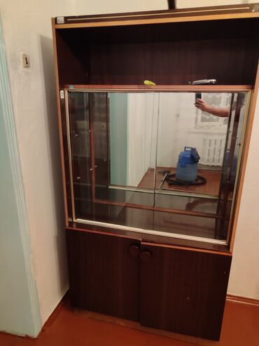 мебель витрина: Сервант советского производства. В отличном состоянии. Размер высота