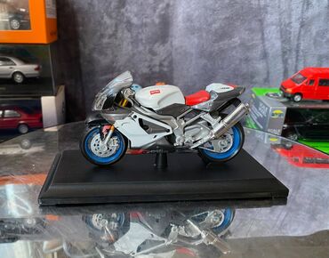 Avtomobil modelləri: Коллекционная модель Aprilia RSV 1000R White Red 2006 Maisto Scale — 8