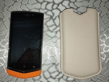 телефон fly iq4401: Nokia 808 Pureview, цвет - Оранжевый, Две SIM карты