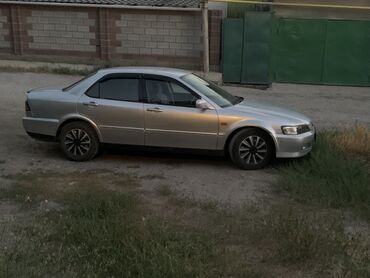 продается авто: Серебристый седан Honda Accord с четырехдверным кузовом, выполненным в