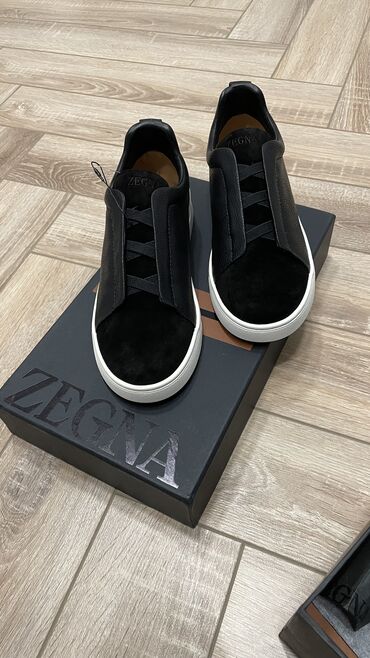 Другая мужская обувь: ⬛️Zegna
Цвет:белый
Новые
8,500