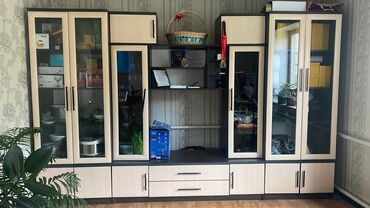 купить туалетный столик с зеркалом: Гарнитур для зала, Б/у, Шкаф, ДСП, Самовывоз, цвет - Бежевый