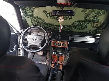 mercedes rolu: Mercedes-Benz 190 (W201) sedan - Kuzov: sedan, gümüşü rəng - Mühərrik — 8