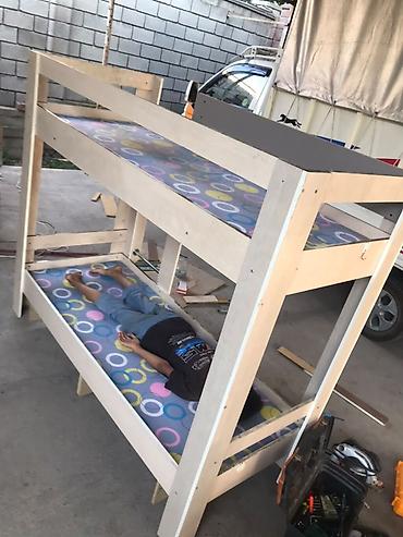 bunk bed: Без комоды Двухъярусная кровать из светлого ЛДСП/массива с защитными — 3