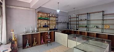 60: Продажа магазинов В жилом доме, 97 м², Свежий ремонт, С видеонаблюдением, 1 этаж — 9