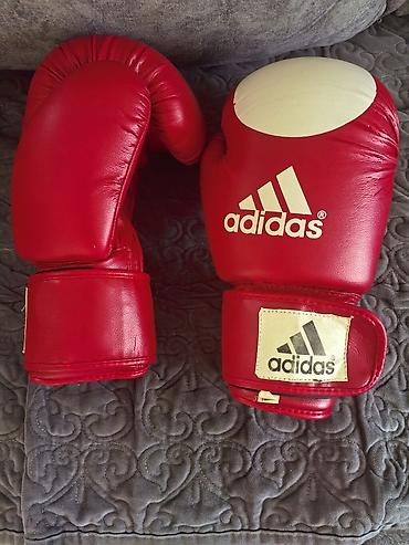 Adidas boks əlcəkləri – qırmızı rəngdə, klassik model. - Marka