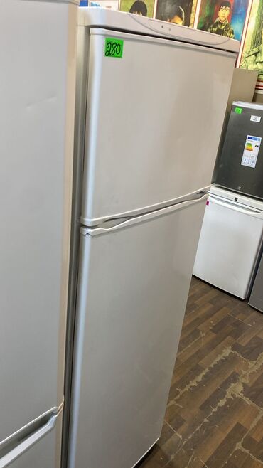 Blenderlər: İki qapılı soyuducu - Üst hissədə ayrıca dondurucu bölmə (bir rəfli)