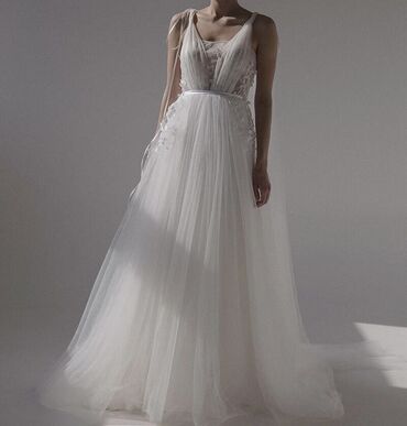 платья в аренду: Продаю свадебное платье «Eliza» от московского дизайнера Арины
