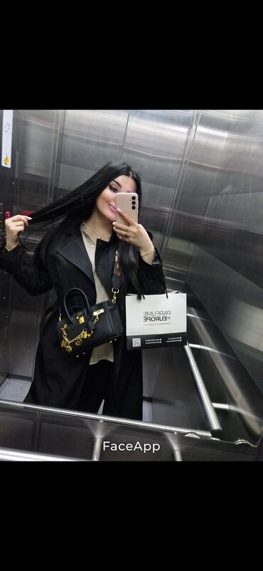 детские демисезонные шапки: Qara trençkot – Flower brendi - Rəng: klassik qara - Kəsim: beldən lalafo.az -da детские демисезонные шапки: Qara trençkot – Flower brendi - Rəng: klassik qara - Kəsim: beldən