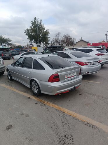 Opel: Opel Vectra: 2001 г., 1.8 л, Механика, Бензин, Хэтчбэк