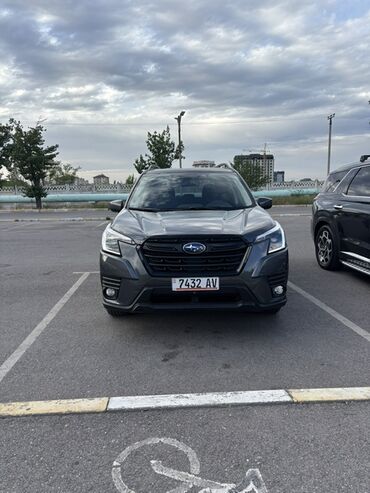 субару адбек: Subaru Forester в сером цвете. Автомобиль имеет современный дизайн