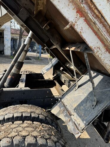 Yük maşınları: Yük maşını – GAZ (kabinə və ön hissə klassik GAZ-53/52 tipli), arxa — 14