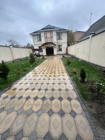 кровля балкона: Двухэтажный частный дом с благоустроенным двором и широкой подъездной