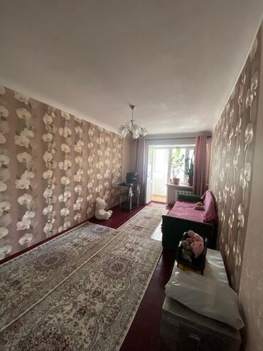 продаю в связи с переездом: 1 комната, 31 м², 3 этаж
