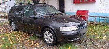 дом на колесо: Универсал Opel Vectra в черном цвете. Модель имеет интегрированные