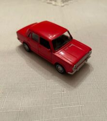 Oyuncaqlar: Lada Vaz 21013 vs 21011 modelkası satılır.Retro qırmızı — 2