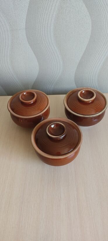 посуда для запекания: Продаю Новые глиняные горшочки для запекания 3 шт