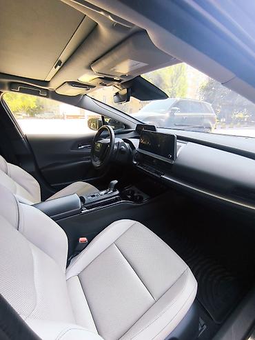 Продажа авто: Toyota Prius: 2023 г., Вариатор, Гибрид, Лифтбек — 4