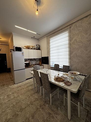 Продажа коттеджей и домов: Продаётся комплект для столовой/гостиной: - Обеденный стол — 2