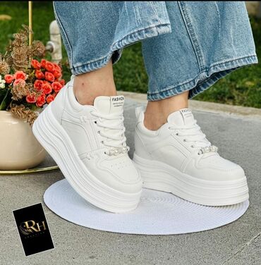 Köynək və bluzalar: Qadın köynəkləri və bluz kolleksiyası - Modellər: • Düz, klassik — 15