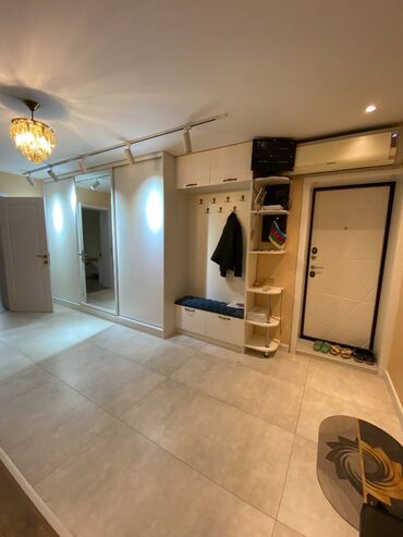 Uzunmüddətli kirayə mənzillər: Kirayə verilir: Bakı şəhərinin mərkəzində, dəniz mənzərəli, tam təchiz — 18