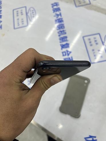 Apple iPhone: IPhone Xr, Б/у, 64 ГБ, Черный, Чехол, 91 % — 6