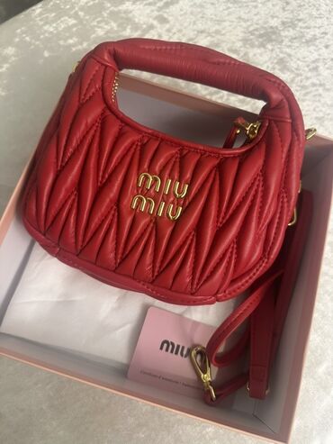 Tavalar: Əl çantası, Miu Miu, Yeni