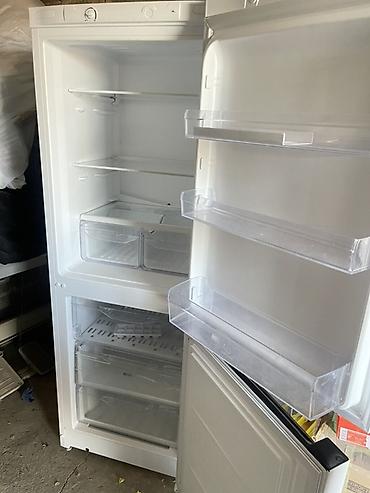 стеклы: Продаю б/у Холодильник Indesit, двухкамерный, белого цвета,в отличном — 4