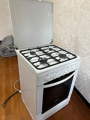 Газовая плита с духовкой, классический белый корпус. Особенности: - 4