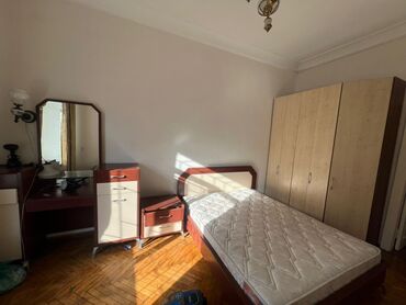 Продажа квартир: 3 комнаты, 80 м², Сталинка, 2 этаж, Старый ремонт