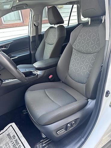 awd: Toyota RAV4: 2025 г., Бензин — 6