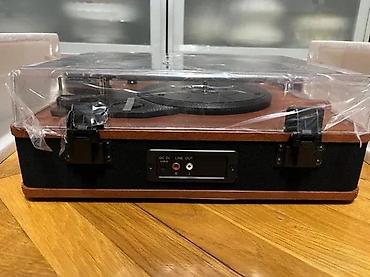 ploca za gramofon: Gramofon sa ugrađenim zvučnicima i poklopcem od providne plastike — 1