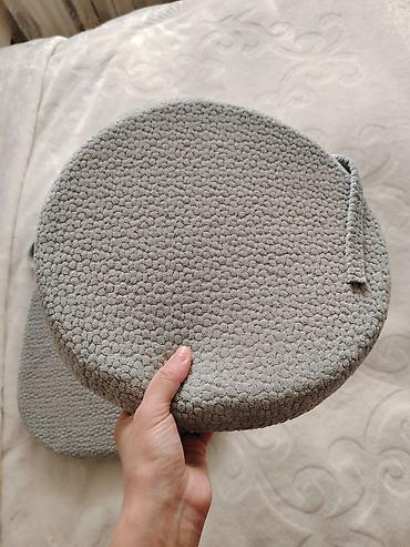 декор дерево: Cəmi 5 ədəd stul yastığı. 2 kvadrat formada, 3 u isə yumru. Qiymət — 3