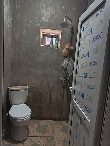 Həyət evləri və villaların satışı: Satılır: həyət evi Ünvan təsviri: Şəxsi hasarlı həyət, geniş darvaza — 8