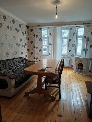 Uzunmüddətli kirayə evlər: Xırdalanda 7 saylı məktəbin yanında tola çox yaxın 2 Mərtəbə 3 otaq — 10